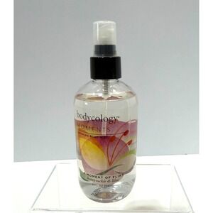 Bodycology Moments Honeysuckle & Lilac Body Mist‎ A Moment Of Flirt 8 fl oz